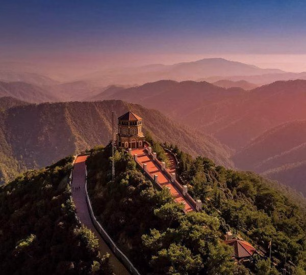 TROODOS MOUNTAINS: CHRYSOROYIATISSA-KYKKOS-OMODOS
